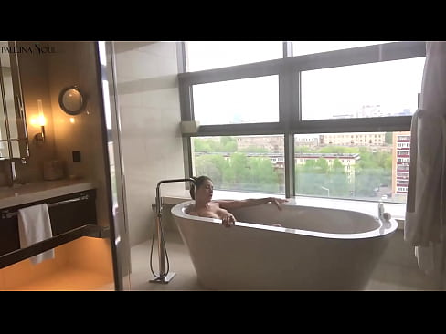 ❤️ Terura bebo Pasie ŝerĉas sian kuzon en la banĉambro Porno ĉe porno eo.porngifer.ru
