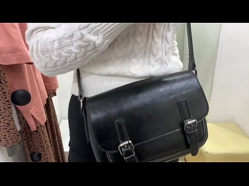 ❤️ Publika masturbado de juna hundino FeralBerry kun dildo en la vestoĉambro Porno ĉe porno eo.porngifer.ru