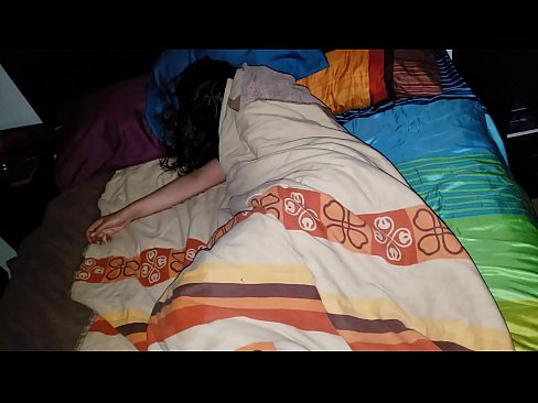 ❤️ Vicfilo kritikante sian junan duonpatrinon dum ŝi dormas. Porno ĉe porno eo.porngifer.ru